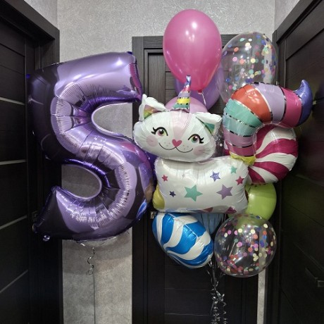 Композиция из шаров на 5 лет "Кошечка"